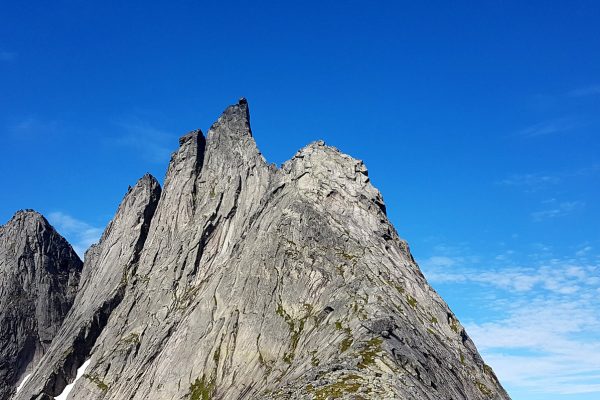 Kuglhorn i Efjorden - luftig klatring via østryggen